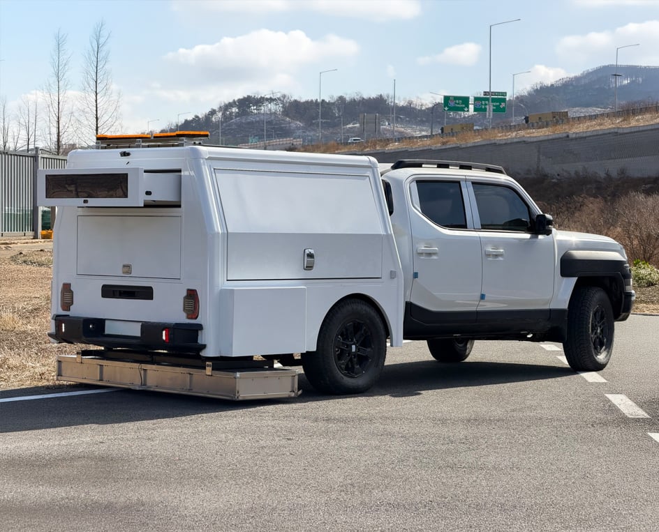 A MALÅ MIRA Flex GPR hanging underneath a truck.